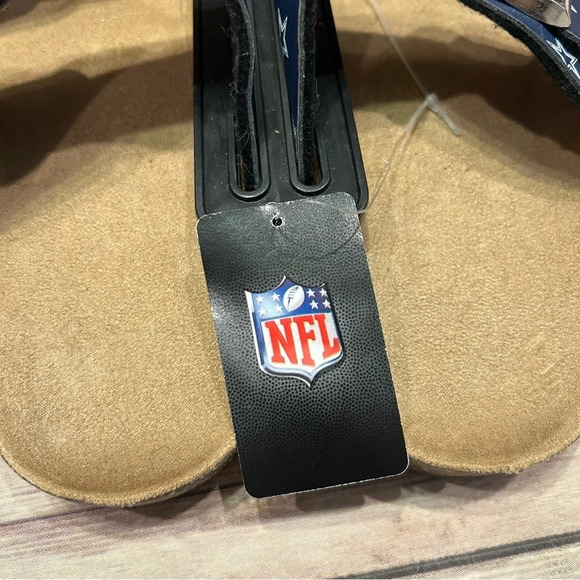 NWT! Dallas Cowboys Sandals - Picture 5 of 7